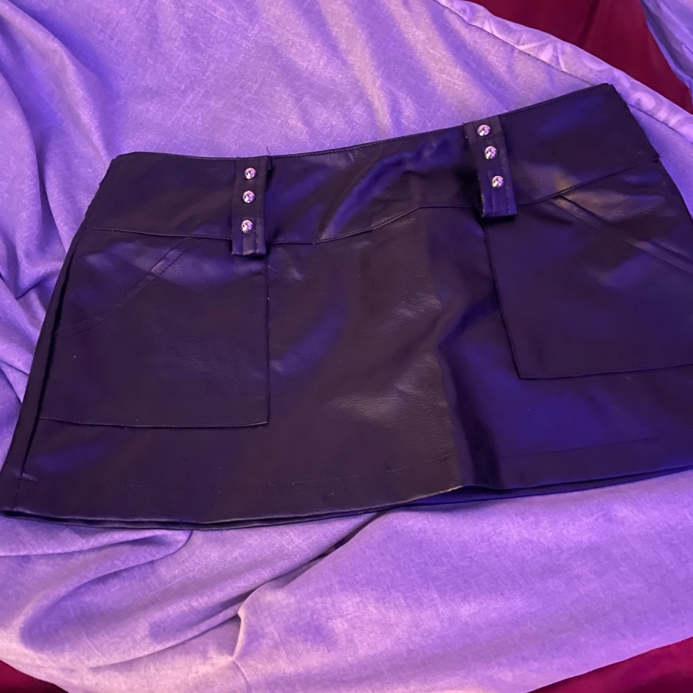 black leather mini skirt